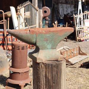 lot 41 image: 70 Pound Anvil