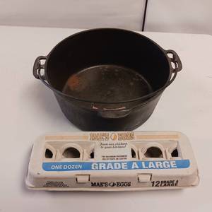 lot 22 image: Cast Iron Stew Pot (8T)