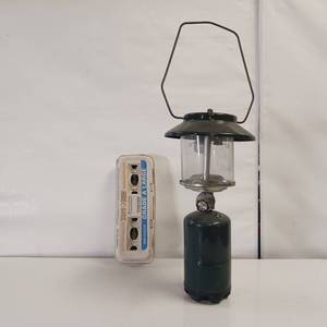 lot 53 image: Coleman Propane Bottle Lantern