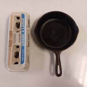 lot 54 image: Vintage Cast Iron Pan