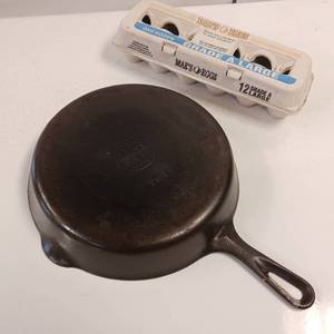 lot 68 image: GRISWOLD Skillet #8