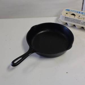 lot 61 image: #6 Wagner Ware Skillet