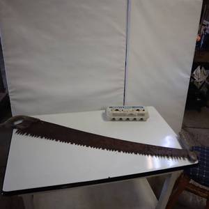 lot 62 image: Vintage Two Man Saw