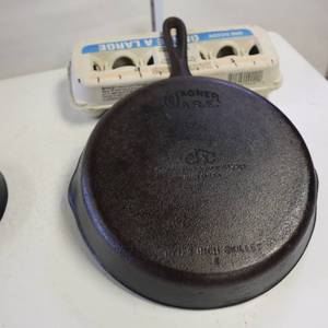 lot 64 image: 2 Wagner Ware Cast Iron Skillets