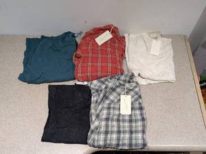 lot 10 image: 5 BRAND NEW EXTRA-SMALL ASSORTED WOMENS SHIRTSTOPS