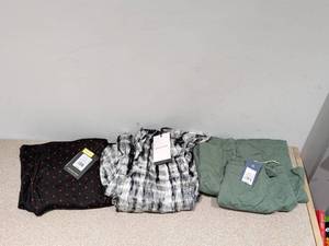 lot 14 image: 3 BRAND NEW SMALL ASSORTED WOMENS DRESSES
