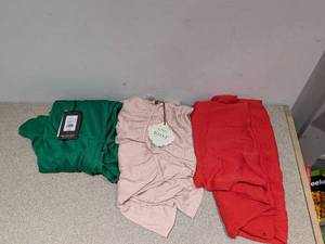 lot 19 image: 3 BRAND NEW MEDIUM ASSORTED WOMENS DRESSES