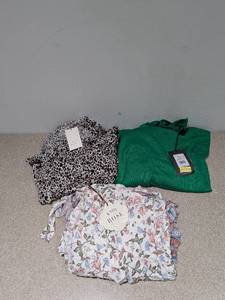 lot 22 image: 3 BRAND NEW LARGE ASSORTED WOMENS DRESSES