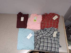 lot 24 image: 5 BRAND NEW EXTRA-LARGE ASSORTED WOMENS SHIRTSTOPS
