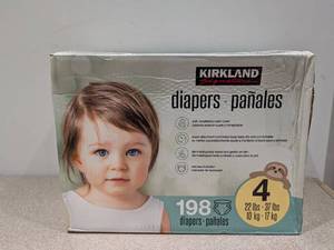 lot 35 image: KIRKLAND SIGNATURES BOX OF #4 DIAPERS (198CT.)