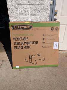 lot 104 image: LIFETIME CHILDRENSENFANTS PICNICTABLE