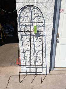 lot 126 image: NEW GARDEN TRELLIS
