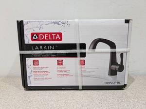 lot 112 image: NEW DELTA LARKIN SINGLE HANDLE CENTERSET BATHROOM FAUCET