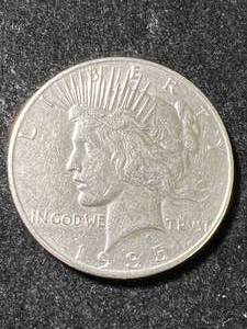 lot 16 image: 1935 US PEACE SILVER DOLLAR AU