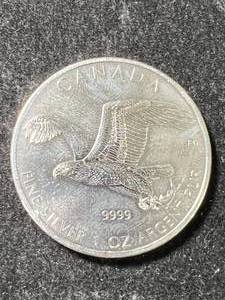 lot 22 image: 2014 CANADIAN HAWK 1 TROY OZ .9999 FINE SILVER