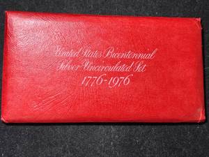 lot 93 image: US BICENTENNIAL SILVER UNC SET