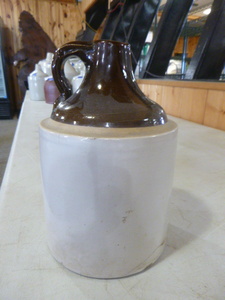lot 18 image: Vintage 1 Quart Stoneware Jug