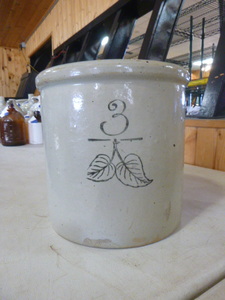 lot 21 image: Vintage Red Wing 3 Gallon Crock