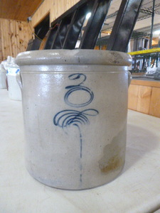 lot 22 image: Vintage Red Wing 3 Gallon Bee Sting Crock