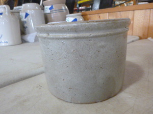 lot 31 image: Vintage Small Stoneware Crock