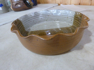 lot 35 image: Vintage Pottery Crafted Pie Dish