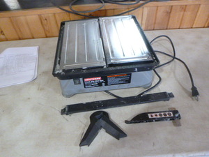 lot 37 image: Craftsman 7 Tile Wet Saw