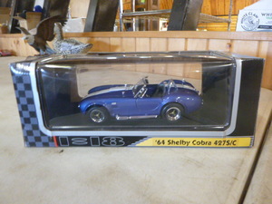 lot 46 image: Deluxe Model Die-Cast Metal Collection 64 Shelby Cobra 427SC