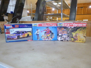 lot 52 image: 3 Model Car Kits