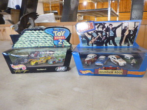 lot 54 image: 2 Sets of Hot Wheels Die-Cast Cars