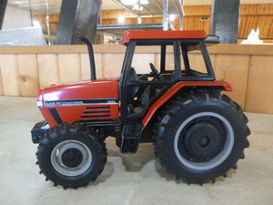 lot 59 image: Case International 5250 Die-Cast Tractor
