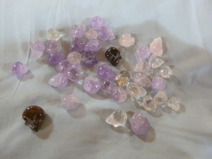 lot 72 image: Amethyst Skulls