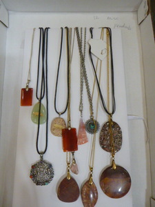 lot 76 image: 12 Pendant Necklaces