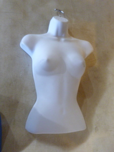 lot 89 image: Mannequin Bust for Womens T-Shirts