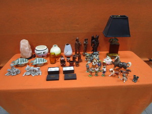 lot 372 image: Home Decor