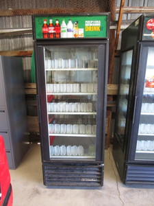 lot 50 image: Beverage Cooler 30x30x79