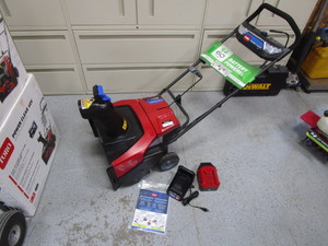 lot 12 image: (New-Unused) Toro Power Clear 60v Snowblower