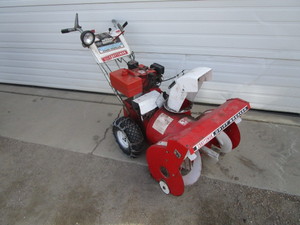 lot 13 image: Craftsman Drift Buster 26 Snowblower