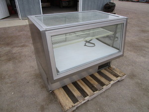 lot 25 image: Refrigerated Display Cooler 48x32x36