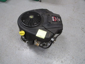 lot 26 image: Briggs & Straton 26hp Motor