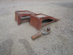 lot 118 image: Receiver Hitch & Car Ramps