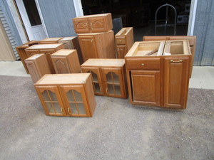 lot 129 image: Misc Upper & Lower Kitchen Cabinets