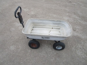 lot 177 image: Lawn & Garden Wagon