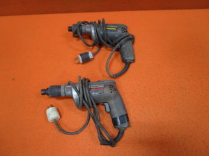lot 189 image: (2) Black & Decker Screw Guns