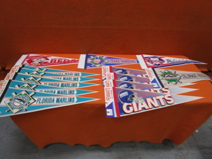 lot 271 image: Baseball & Football Pennants