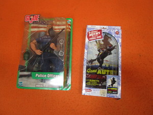 lot 297 image: Vintage Gene Autry Pinball Game & GI Joe Policeman