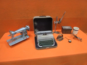 lot 316 image: Misc Vintage Items