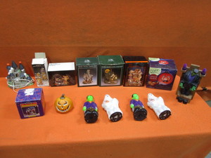 lot 350 image: Halloween Decorations