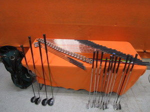 lot 354 image: Golf Clubs & Bag (see pics)