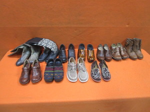lot 359 image: Womens Shoes 6 to 7.5