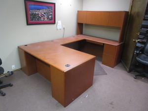 lot 52 image: Executive Desk